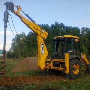 Аренда ямобура на базе экскаватора погрузчика (JCB 3CX)
