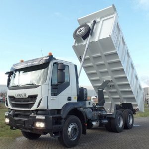 Аренда самосвала «IVECO Trakker AD380T38H»